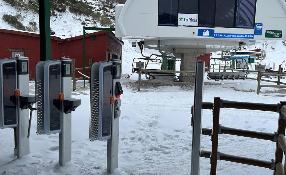 Valdezcaray inicia la temporada con tres pistas, dos kilómetros esquiables y acceso gratuito este viernes