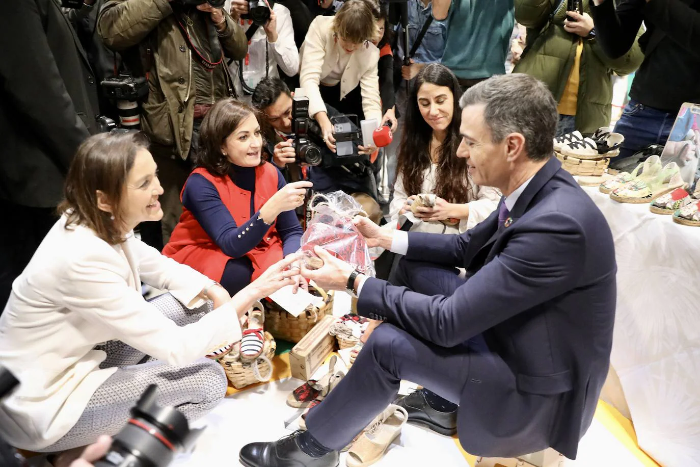Sánchez 'visita' La Rioja sin salir de Madrid