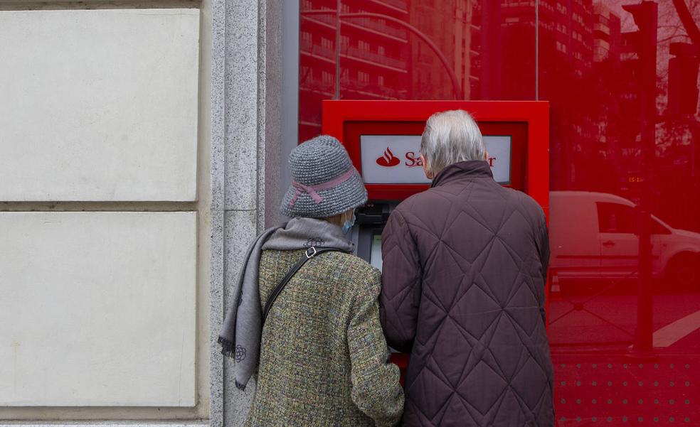 La banca refuerza la atención presencial a los mayores pero pincha aún en internet