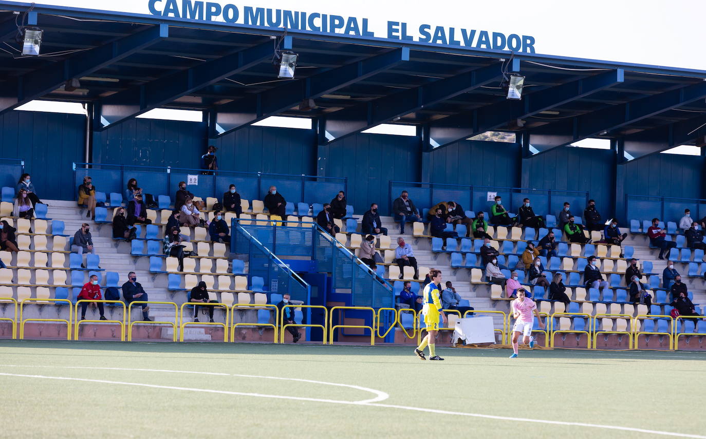 Logroño Deporte presupuesta para este año el cambio del césped artificial de La Ribera y El Salvador