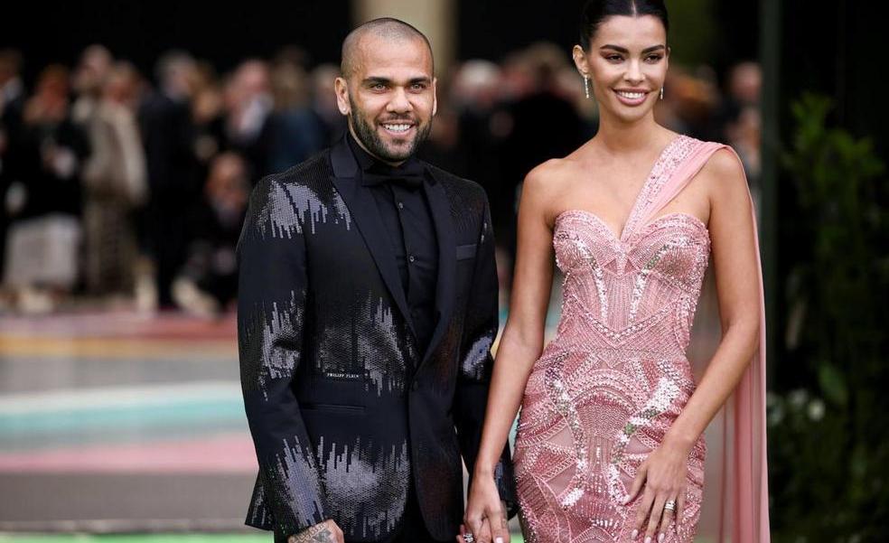 La modelo Joana Sanz pide el divorcio a Dani Alves tras ser encarcelado por violación