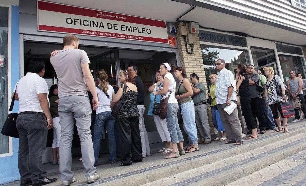 El mercado laboral pisa el freno en enero y se destruyen más de 215.000 empleos