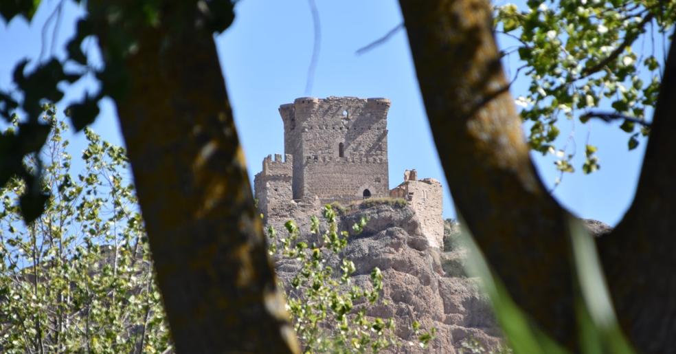 Una fortaleza con vistas a los valles del Ebro y del Cidacos