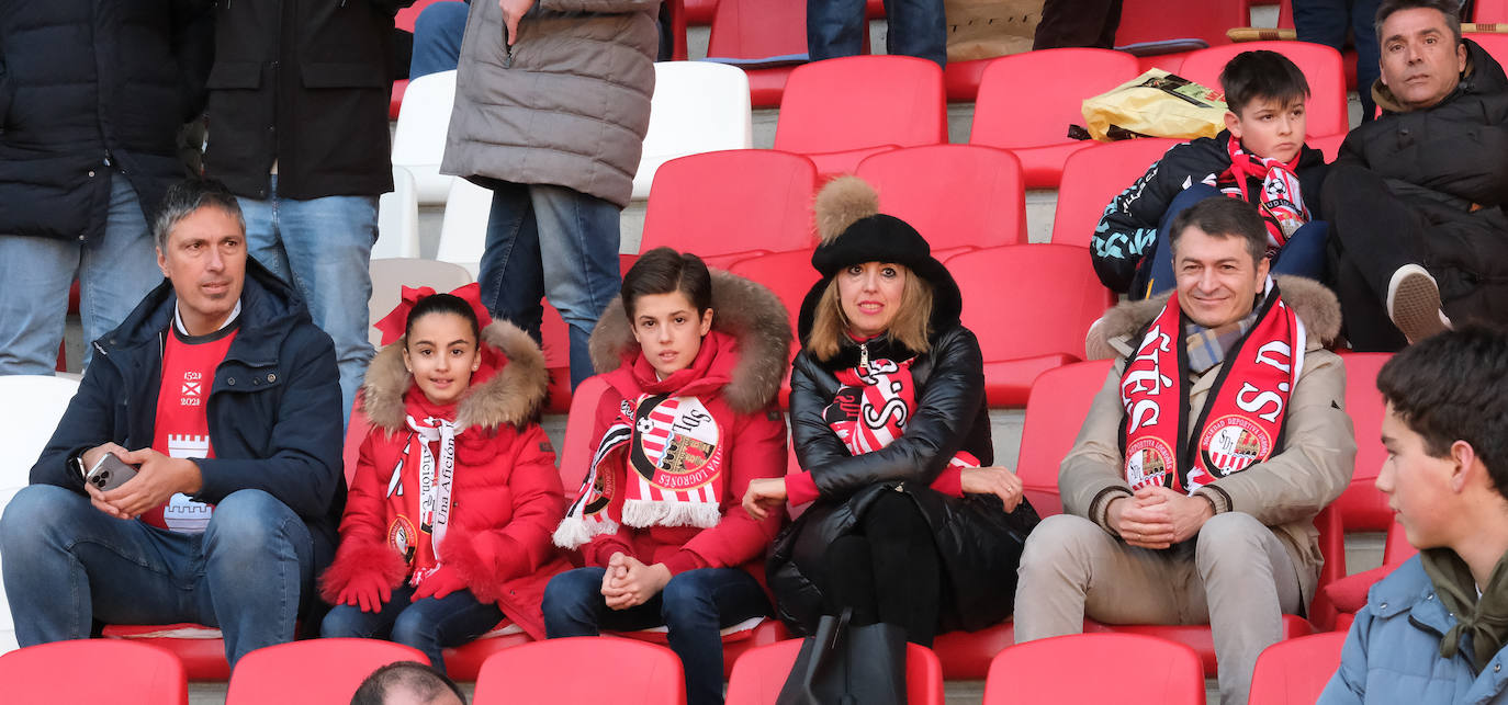 El ambiente en la grada de Las Gaunas en el derbi SDL-UDL