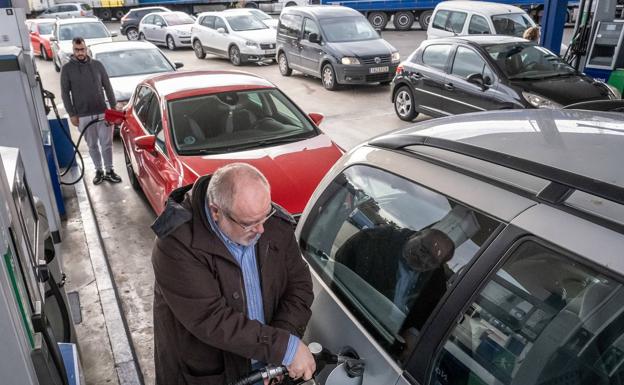 ¿Dónde repostar más barato en La Rioja? Diferencias de hasta 16 euros en un depósito