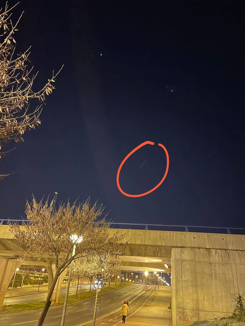 Ni es un ovni ni un meteorito: los satélites de Elon Musk cruzan el cielo riojano
