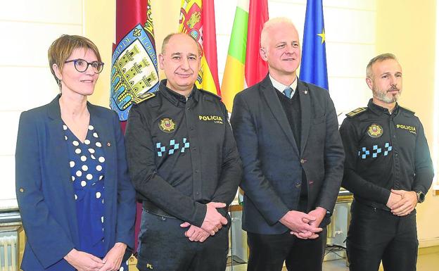 El nuevo comisario jefe de la Policía Local promete «excelencia» en su toma de posesión