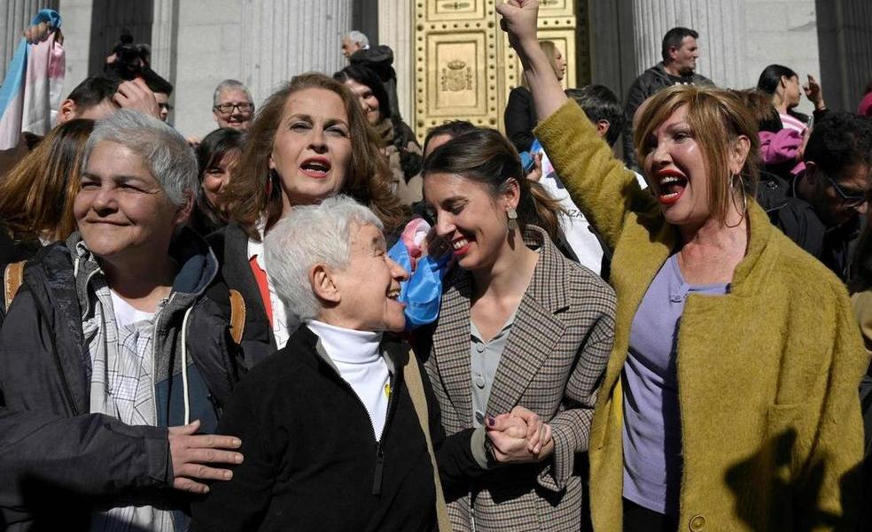 Podemos saca las leyes trans y del aborto en pleno pulso con el PSOE