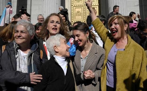 Podemos saca las leyes trans y del aborto en pleno pulso con el PSOE