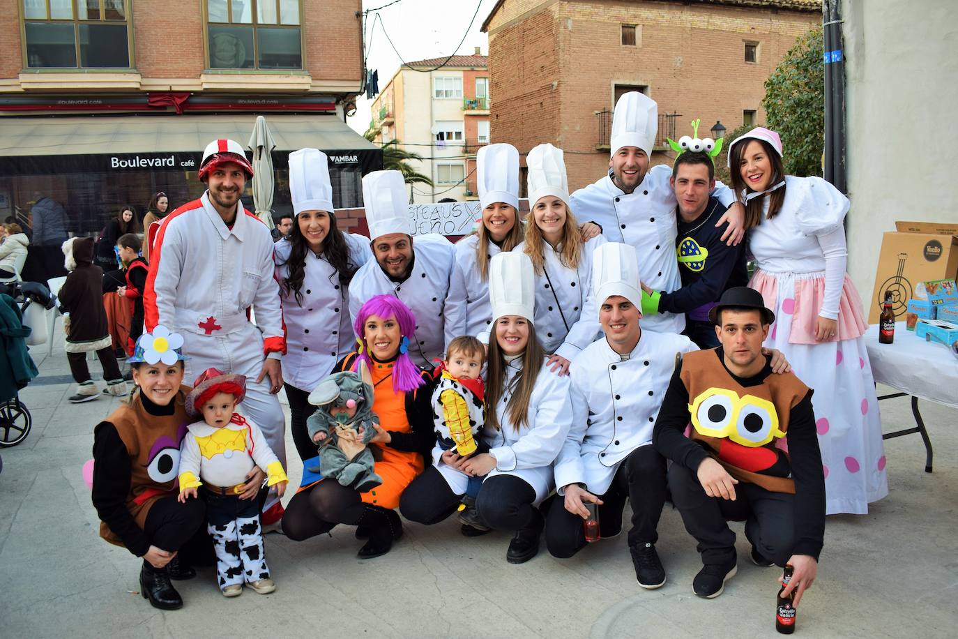 Tribus africanas, cocineros, superhéroes... en Lardero