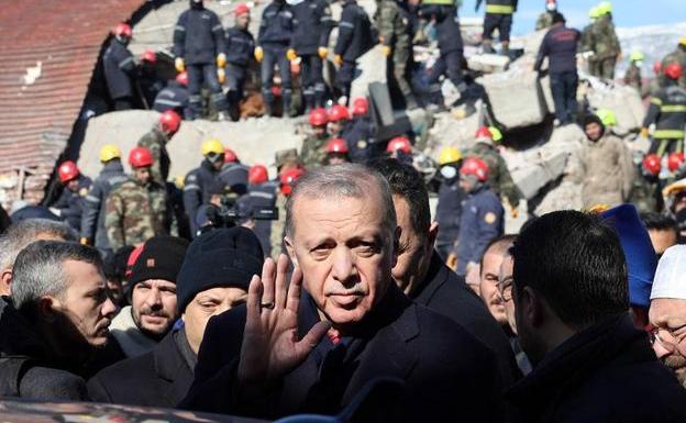 La gestión del terremoto pone contra las cuerdas el futuro político de Erdogan