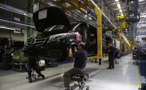 Europa prohibirá la venta de coches híbridos, de gasolina y diésel para reducir las emisiones