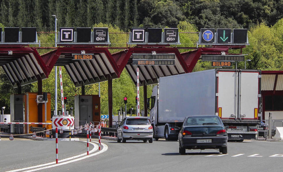 Los peajes en todas las autovías generarán 5.000 millones al año para el Estado