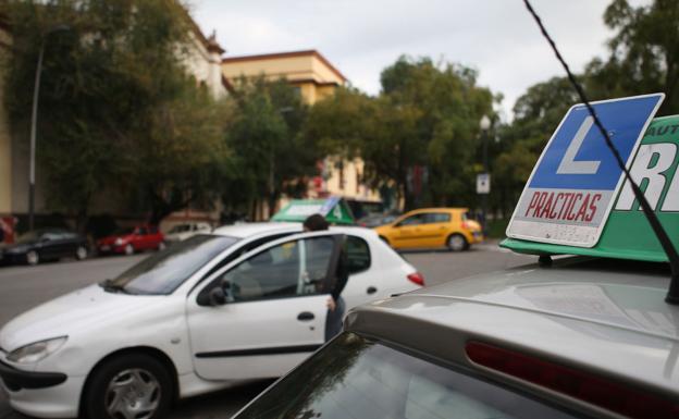 La DGT ofrece puestos de trabajo con hasta 30.000 euros de sueldo: requisitos y plazos