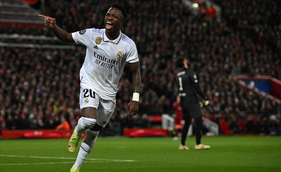 Vinicius lidera a los Beatles blancos en el asalto a Anfield