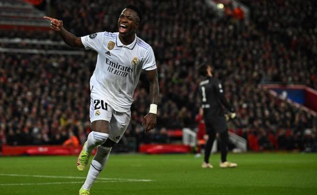 Vinicius lidera a los Beatles blancos en el asalto a Anfield