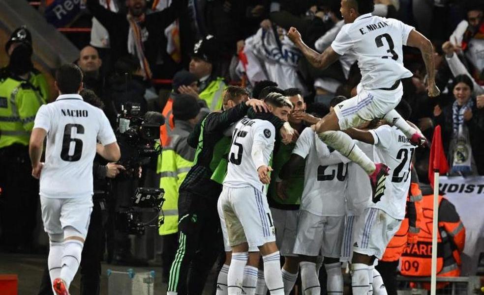 El Real Madrid aterroriza a Europa con la hoz y el martillo