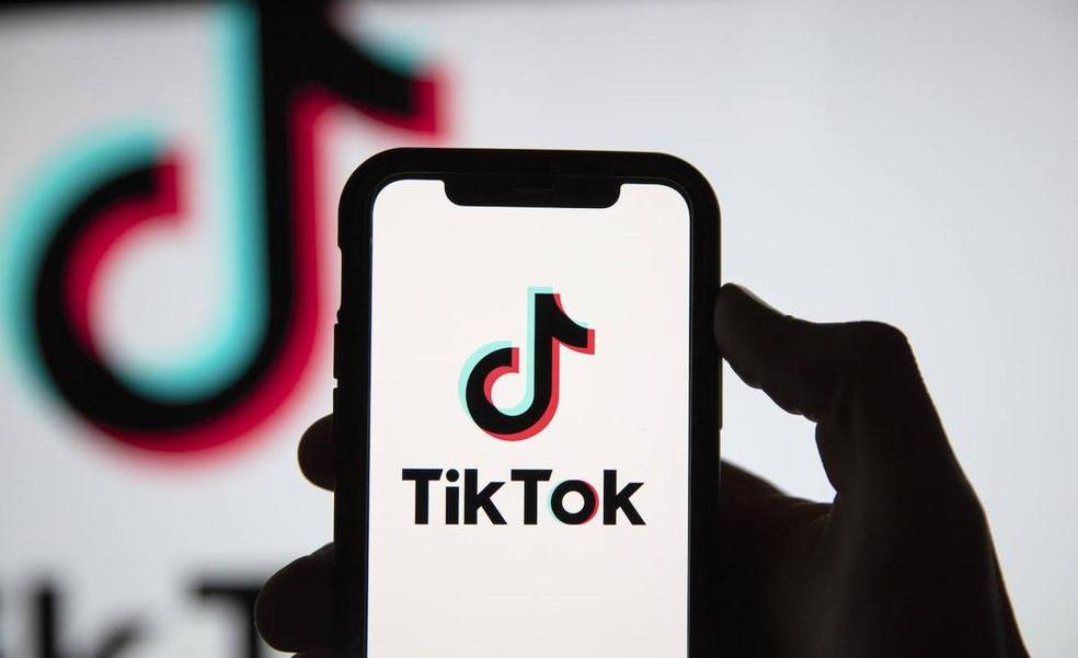 La Comisión Europea prohíbe a sus trabajadores descargarse TikTok por «razones de seguridad»