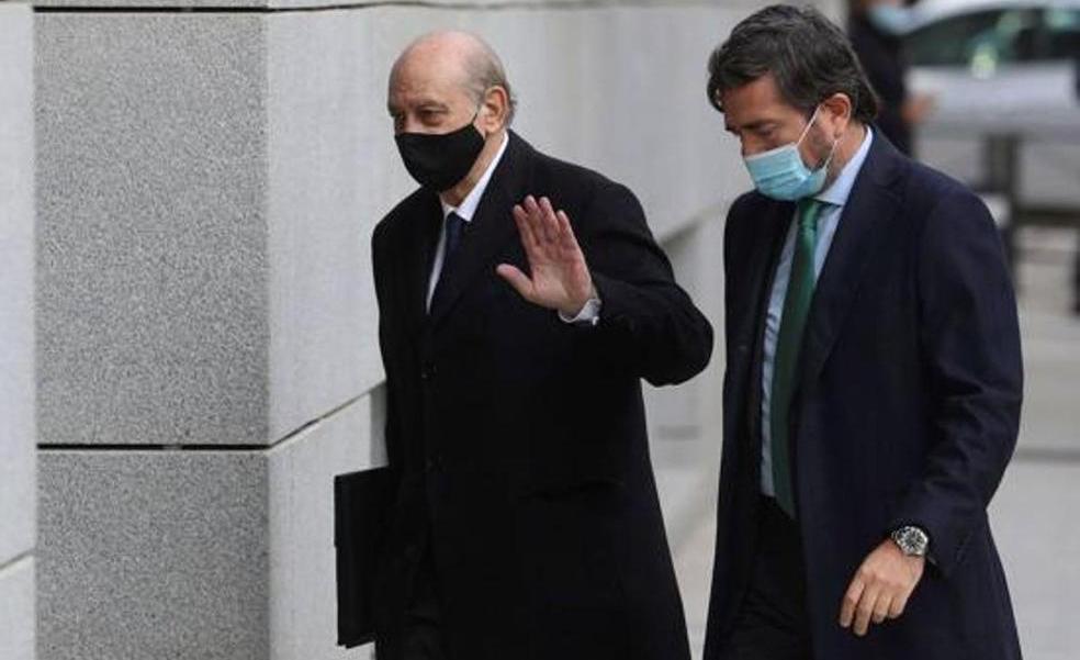 La Fiscalía pide 15 años para el exministro del Interior Fernández Díaz por espiar a Bárcenas