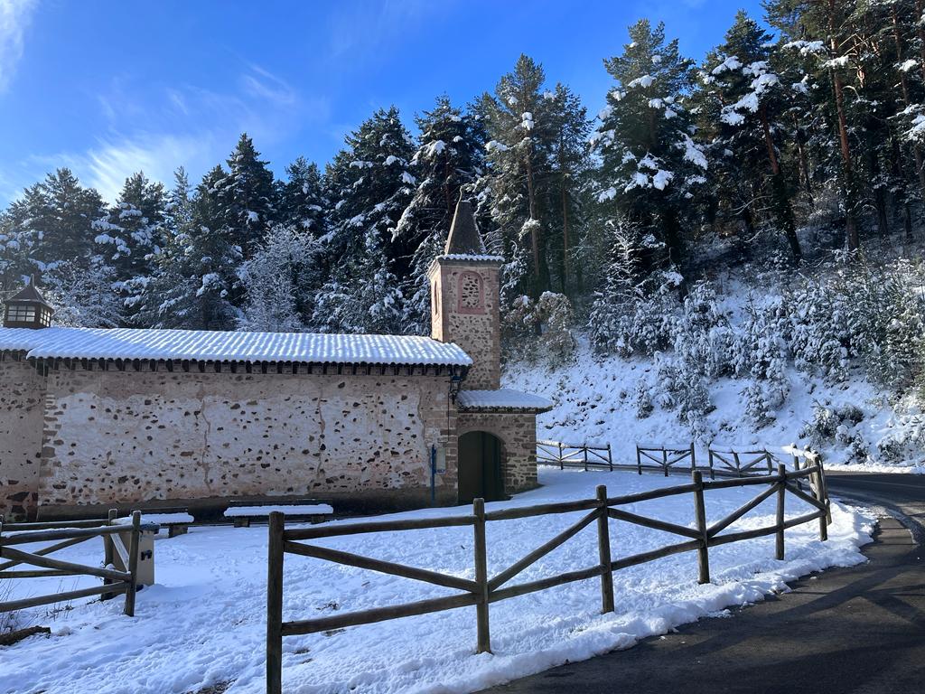 La nieve deja blancos los montes de El Rasillo y Ortigosa