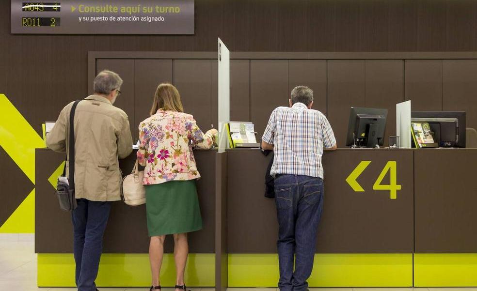 Los ahorradores sacan 13.000 millones de depósitos en pleno auge de las letras