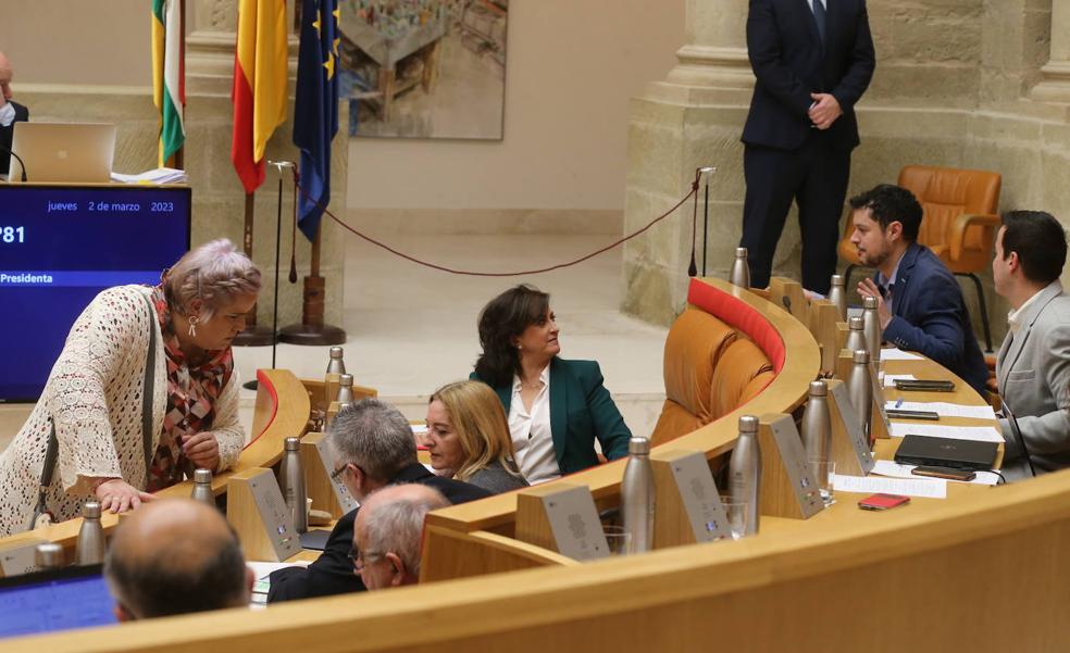 El Parlamento rechaza el regreso a la zona única y garantizar la escolarización en la concertada