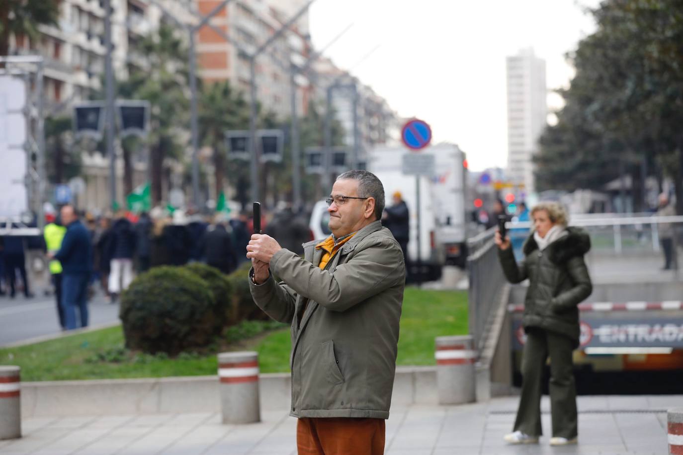 Más de 300 tractores recorren las calles de Logroño