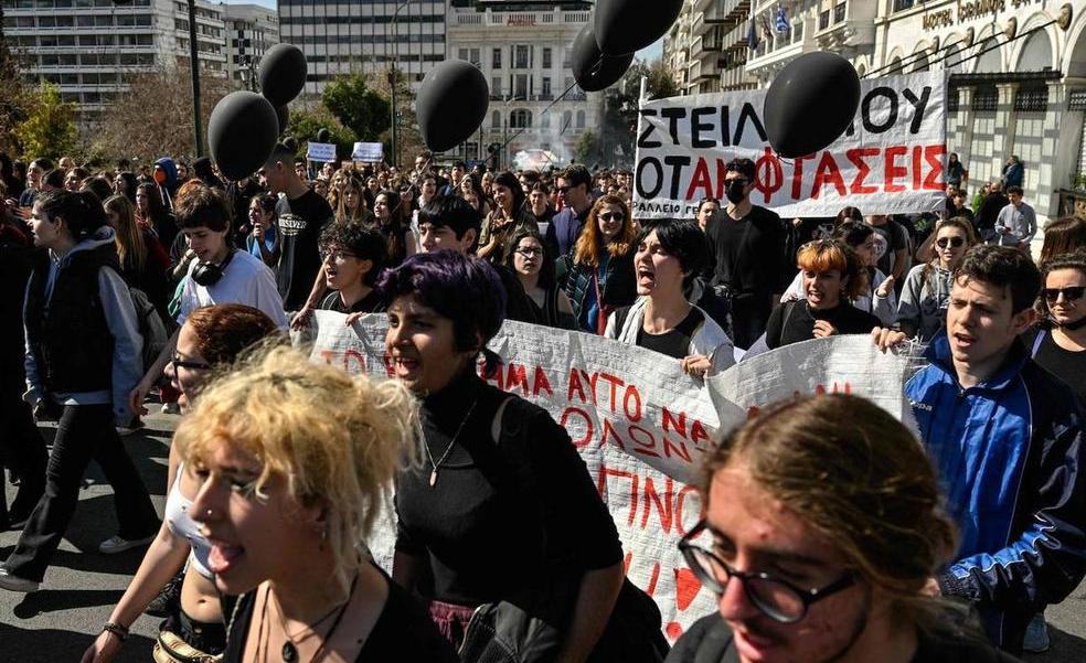 Las protestas por el accidente de tren acorralan al Gobierno griego