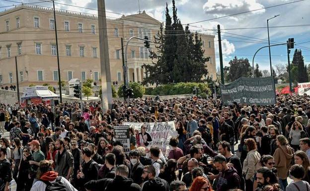 El Gobierno griego pide perdón por el accidente ferroviario mientras las protestas suben de tono