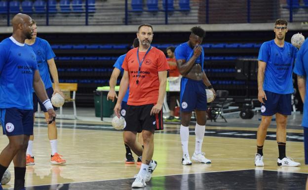 Velasco confía en «aprender y corregir errores» tras caer en Huesca