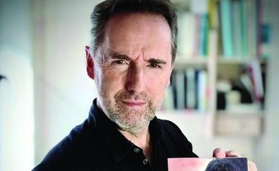 «La novela habla del peso del pasado»