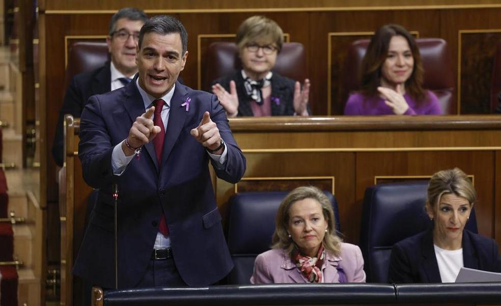 Sánchez usa por primera vez la foto de Feijóo con un 'narco' para orillar el cisma en el Gobierno
