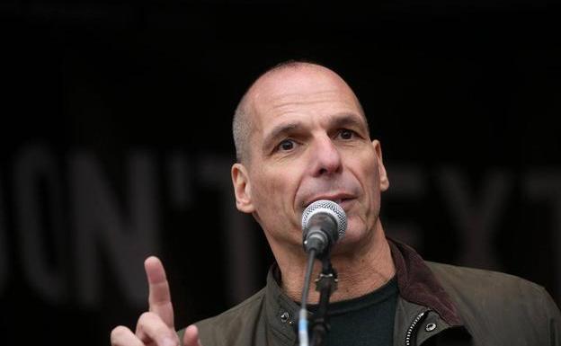 Agreden al exministro de Finanzas griego, Yanis Varoufakis, mientras cenaba en un restaurante de Atenas