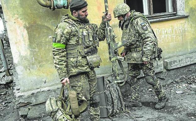 El río se convierte en la última defensa de Bajmut ante la ofensiva de los rusos