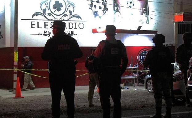 Un grupo armado mata a tiros a diez personas en un bar de México