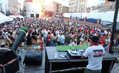'Los40 Alfaro' y el humorista Vaquero, en las fiestas de la juventud del 1 de abril