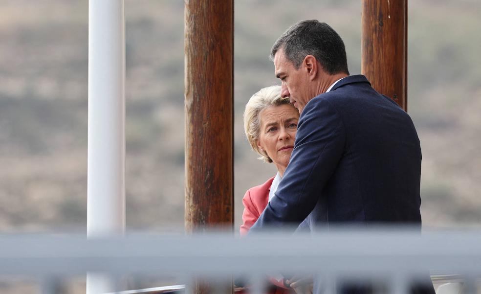 Von der Leyen y Sánchez acuerdan adelantar la visita de los comisarios a Madrid