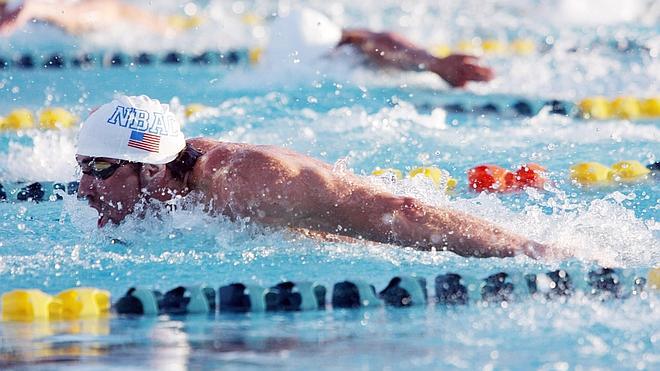 Phelps es batido por Lochte en su vuelta a las piscinas