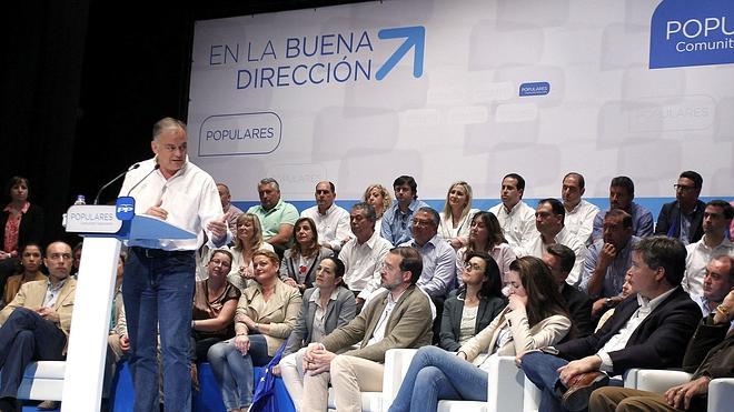 Lanzan un huevo contra González Pons a la entrada al mitin de Castellón