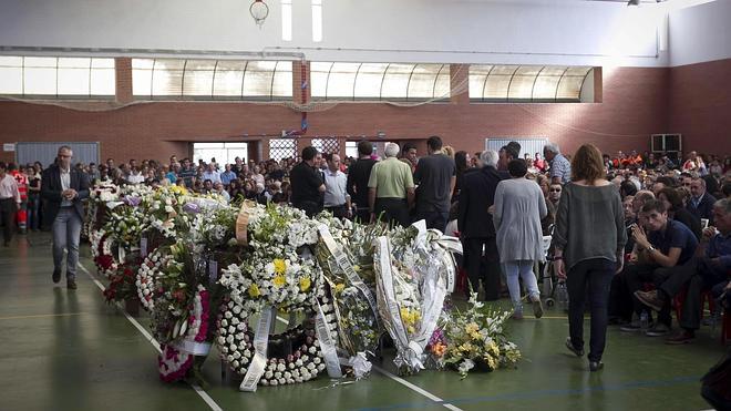 Miles de personas despiden a los cinco jóvenes futbolistas