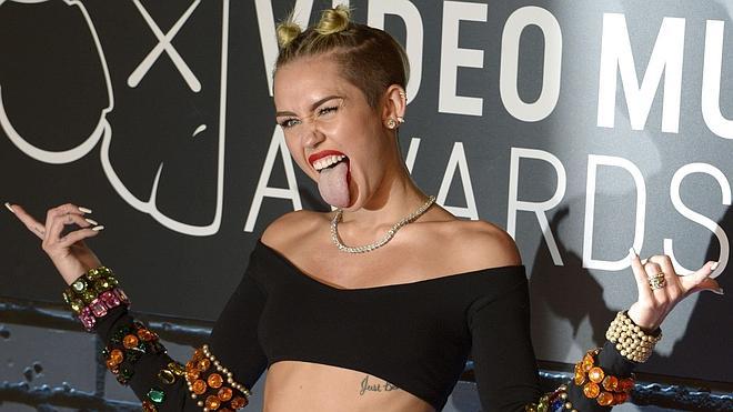 Miley Cyrus pide una orden de alejamiento contra un fan obsesionado