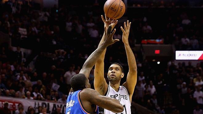 Duncan y Ginóbili acercan a los Spurs a la Final de la NBA