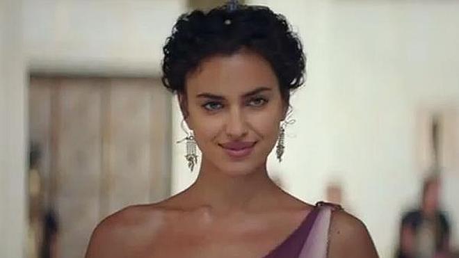 Irina Shayk se desnuda en el tráiler de 'Hércules'