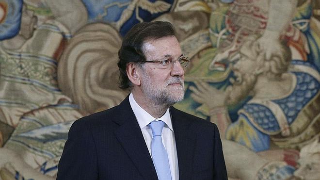 Rajoy defenderá mañana en el Congreso la ley de abdicación