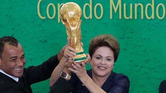 Rousseff arenga a 'sus' jugadores: «El mundo sabe que ustedes son los mejores»