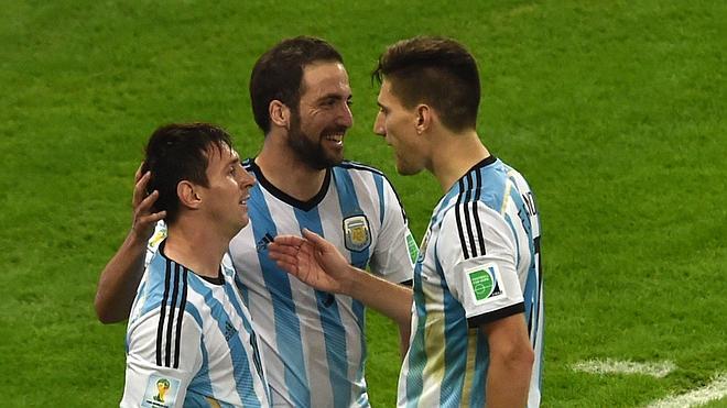 Higuaín: «Me encantaría» jugar con Messi en el Barcelona