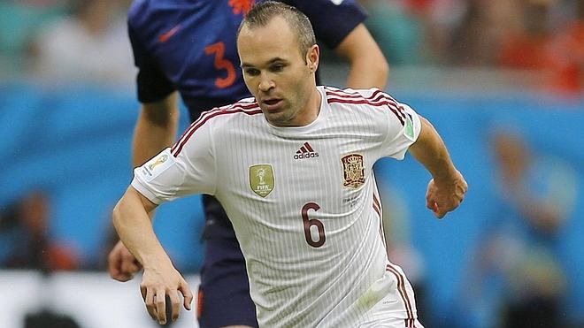 Iniesta: «Deseo que nos salga todo perfecto, que es lo que exigirá Chile»