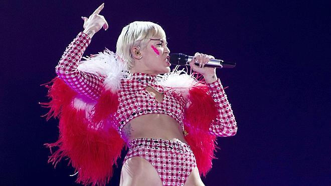 Miley Cyrus se alía con Lily Allen