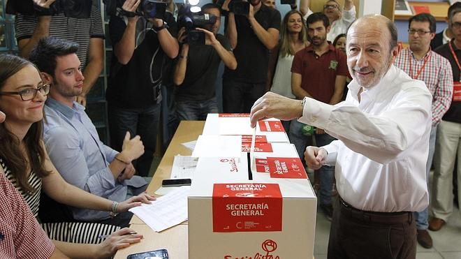 Rubalcaba: «Hoy se abre una nueva página de la historia del PSOE»