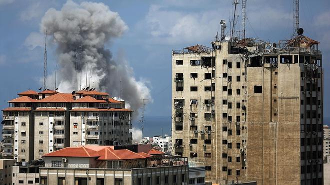 Evacuado un grupo de 33 españoles de la Franja de Gaza